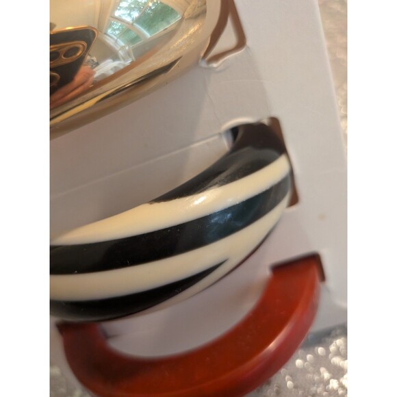 Zara 3 Pack Resin Statement ChunkyCuff Bangle Bracelets Red Gold Black White NWT - Picture 3 of 13